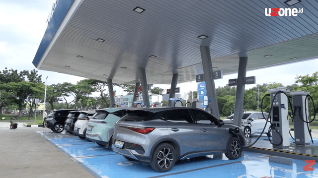 VIDEO: Main ke Zora SPKLU Signature, Ngecas Mobil Ngebut Banget