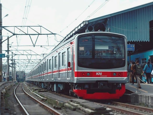 Komdigi Imbau Warga Tetap Bijak Sharing Konten Tabrakan KRL Bekasi 