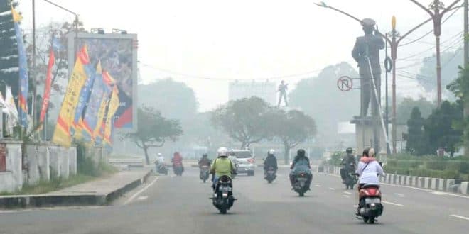 Asap Karhutla Tebal, Pemotor Disarankan Pilih Transportasi Lain