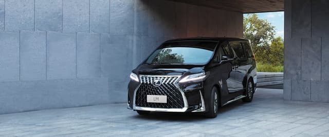 Selain Tesla, Lexus Pelat TNI Terobos Jalur Layang Transjakarta!