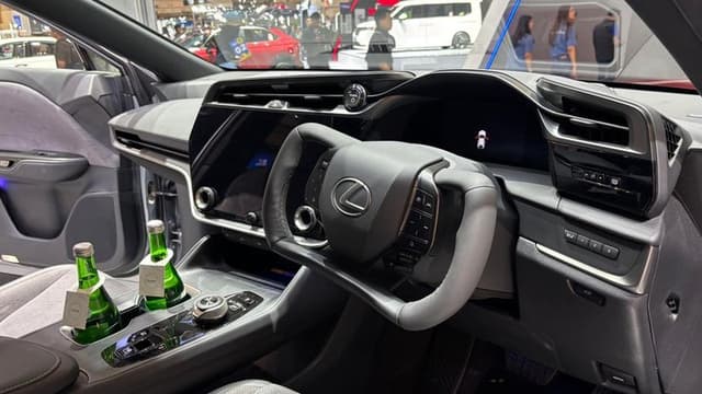 GJAW 2025: Lexus Luncurkan RZ 500e dengan Teknologi Steer-by-Wire 