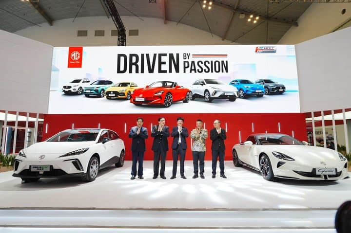 MG4 EV Max dan MG Cyberster Warna Baru Muncul di GIIAS 2025