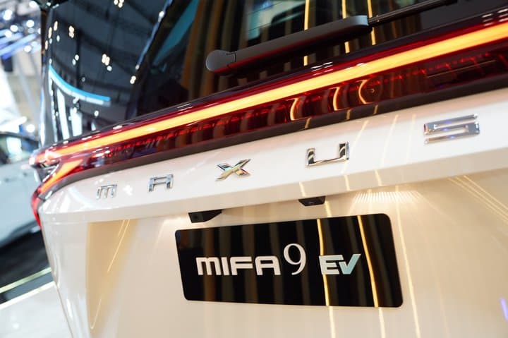 50 Unit Maxus Mifa 9 Resmi Perkuat Armada Premium Grab Indonesia