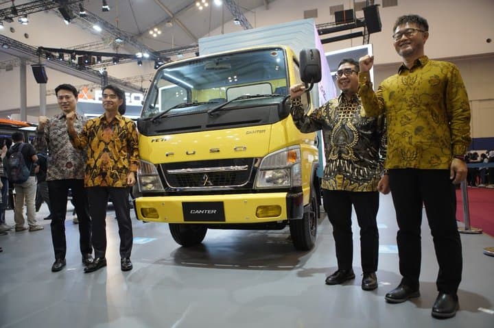 Fuso Suplai 20 Ribu Unit Truk Canter untuk Koperasi Desa Merah Putih