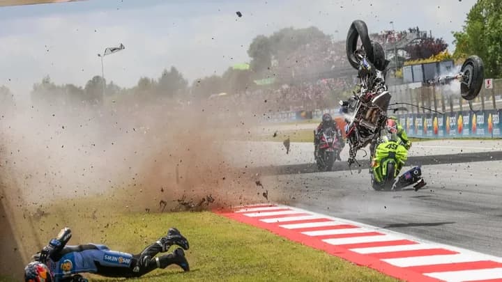 Horornya MotoGP Catalunya 2026, <em>Red Flag </em>Dua Kali Berkibar!