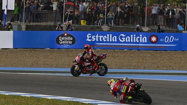 Marc Marquez Jatuh, Motong Jalan ke PIT, Ganti Motor dan Menang