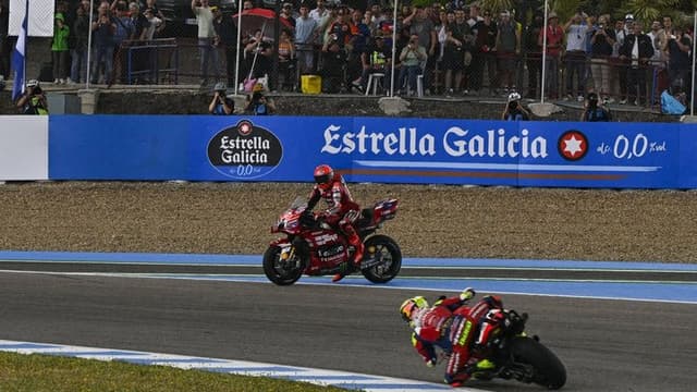Marc Marquez Jatuh, Motong Jalan ke PIT, Ganti Motor dan Menang