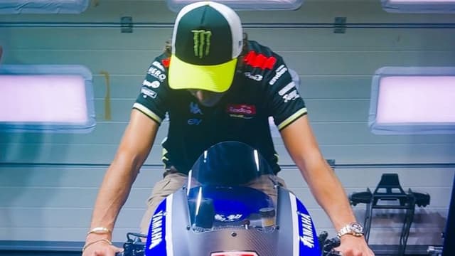 Valentino Rossi Ikutan Nyobain Motor Baru Yamaha Bermesin V4