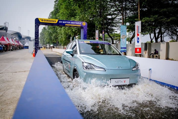 Ini Cara Penanganan Mobil Listrik Kebanjiran Ini Cara Penanganan Mobil Listrik Kebanjiran