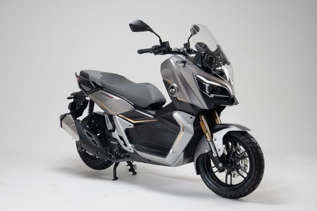 Lebih Murah, QJMotor Rilis Fort 250 & Viento AX180 Versi CBS