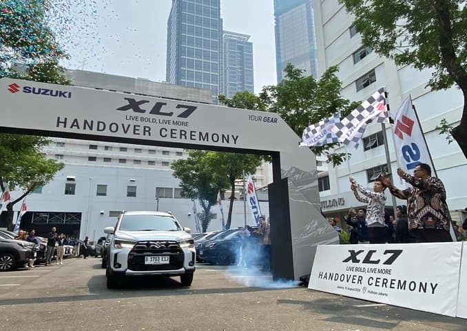 Gak Pakai Inden, Suzuki Serah Terima XL7 Hybrid Facelift ke Konsumen
