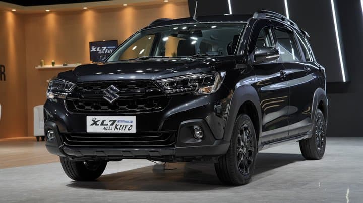Daftar Harga dan Skema Kredit Suzuki XL7 Alpha Kuro