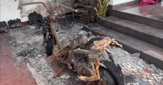 Motor Listrik Terbakar Lagi, Diduga Korslet Saat Ngecas di Garasi