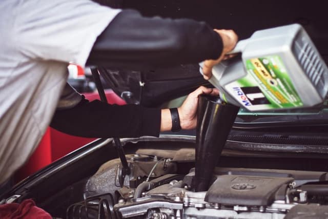 Ternyata Ini Tanda Oli Mobil Perlu Diganti!