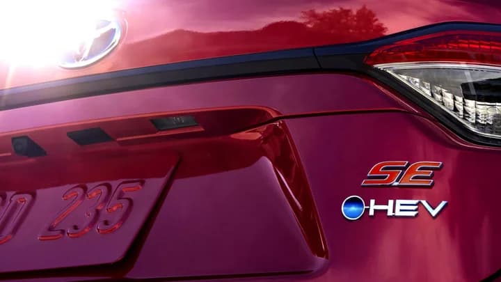 Toyota Tuduh Pesaing Jual Mobil Hybrid Palsu untuk Sesatkan Konsumen