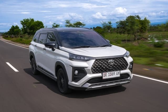 Cara Toyota Pamerkan Teknologi Hybrid, Libas Rute Menantang Lombok