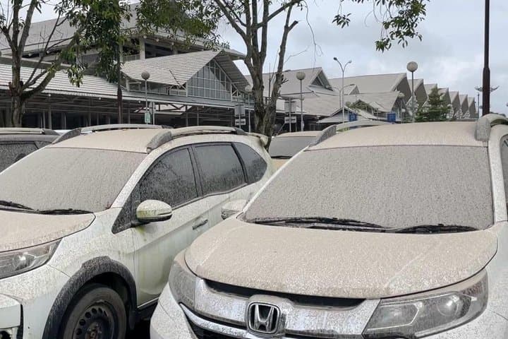 Cara Bersihkan Abu Vulkanik di Mobil, Jangan Langsung Dilap!