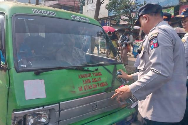 Razia Angkot Lawas dan Bapuk:  Nekat Beroperasi, Siap Dikandangkan