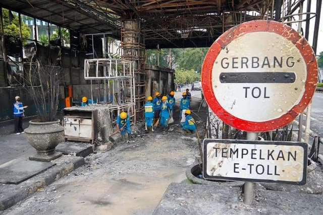 Gerbang Tol Dalam Kota Masih Ada yang Ditutup Pagi ini
