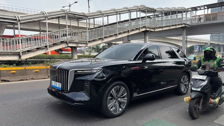 Penampakan SUV Mewah China Hongqi E-HS9 di Jakarta, Siap Meluncur?
