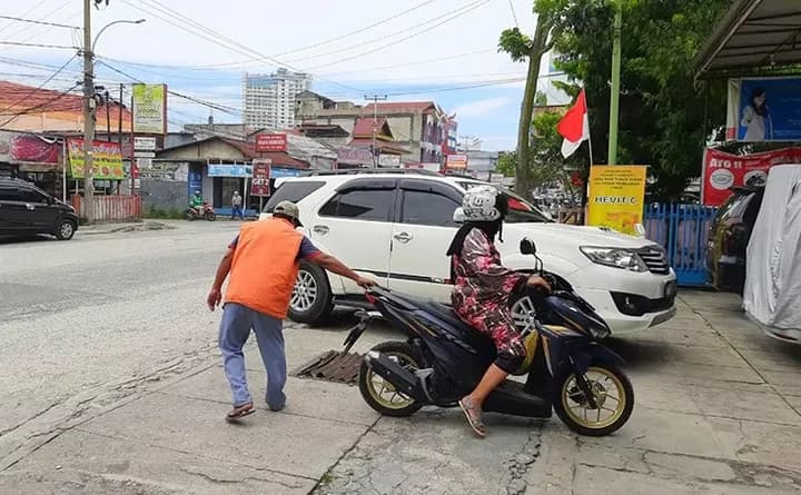 Tukang Parkir Liar Hukumnya Ilegal, Bisa Dipenjara Sampai 9 Tahun!