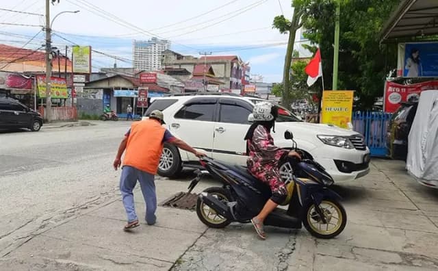 Tukang Parkir Liar Hukumnya Ilegal, Bisa Dipenjara Sampai 9 Tahun!