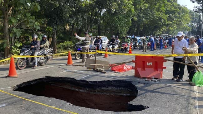 Kronologi dan Fakta Horor Jalan Amblas Lenteng Agung