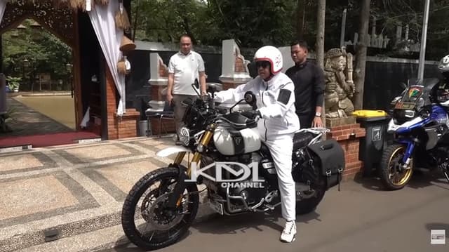 KDM Pakai Motor Triumph Setengah Miliar Buat Blusukan di Jawa Barat