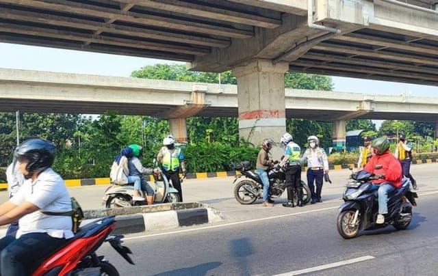 213 Pengendara di Jakarta Terjaring ETLE, Banyak Tidak Pakai Helm