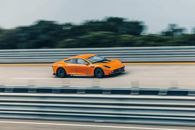Mercedes-AMG dan Michelin 'Keliling Dunia' dengan Kecepatan 300 Kpj!