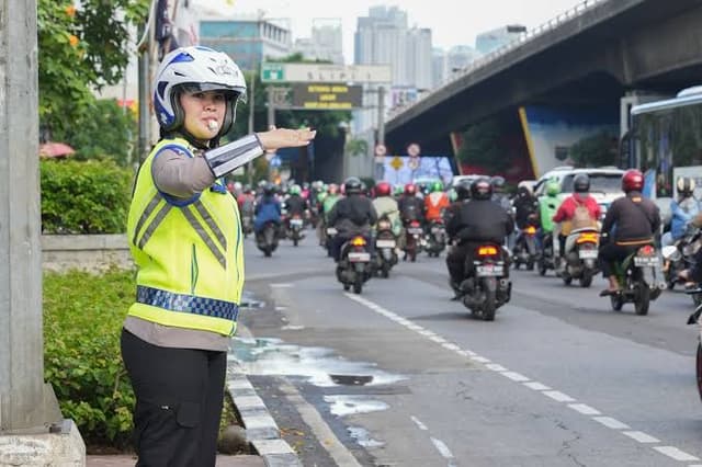 11 Pelanggaran Operasi Patuh 2026, Main HP Saat Nyetir Didenda Berapa?