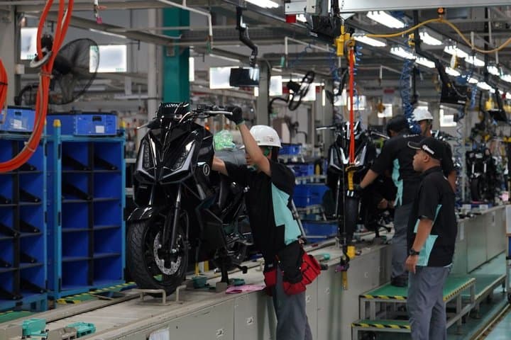 Prabowo Siap Resmikan Motor Listrik Nasional, di Pabrik Alva?