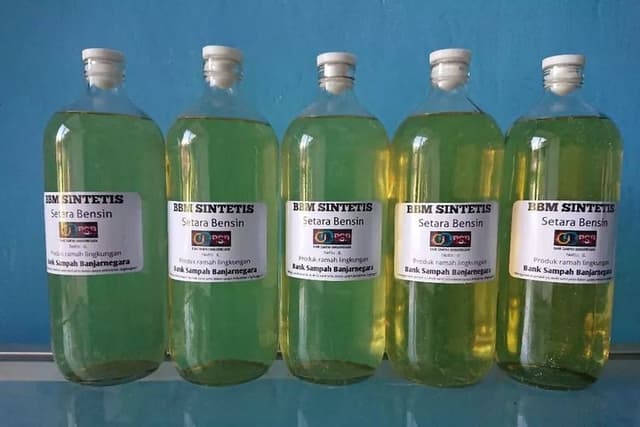Viral Pria Banjarnegara Ganti BBM Pakai Sampah Plastik untuk Mobilnya