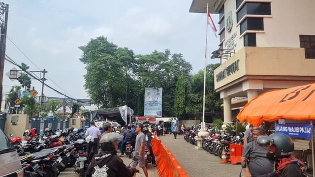 Kondisi Samsat Masih Ramai Menjelang Akhir Pemutihan Pajak