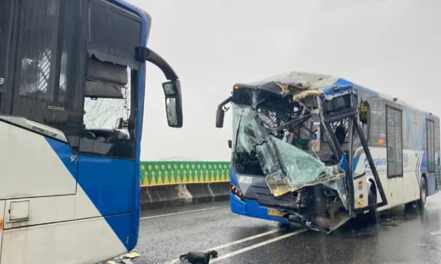 Sudah Pakai 'Jalur Langit', 2 Bus TJ Koridor 13 Kok Bisa Adu Banteng?