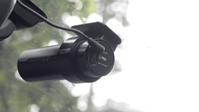 Belajar dari Insiden Pria Tabrakan Diri ke Mobil: Pentingnya Dashcam!