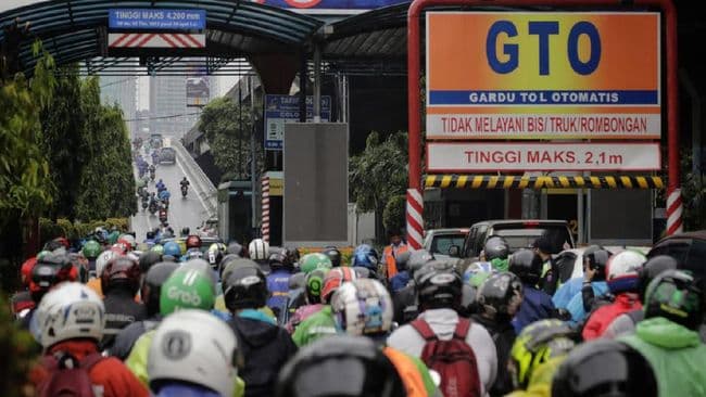 Jakarta Dikepung Banjir, Bikers Diizinkan Lewat Jalan Tol