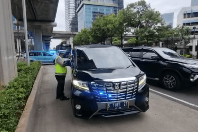 Kini Giliran Polisi Minta Warga Sipil Copot Sirene dan Rotator
