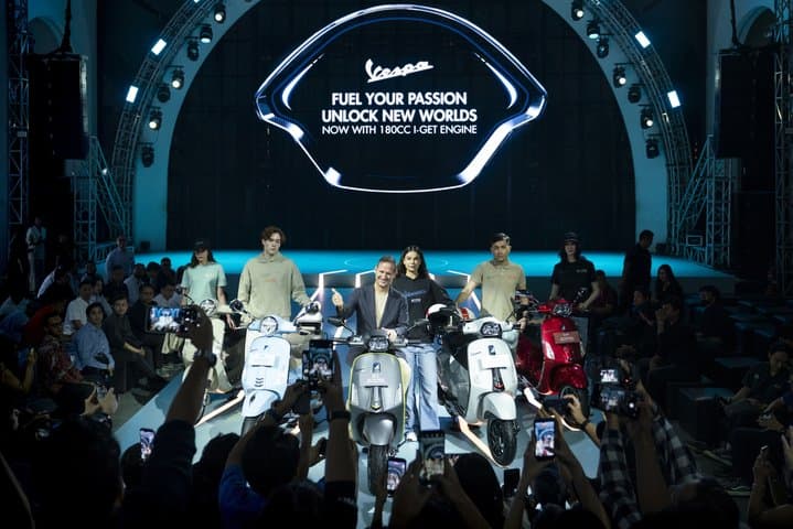Rupiah Kian Melemah, Harga Skuter Vespa Bakal Naik?