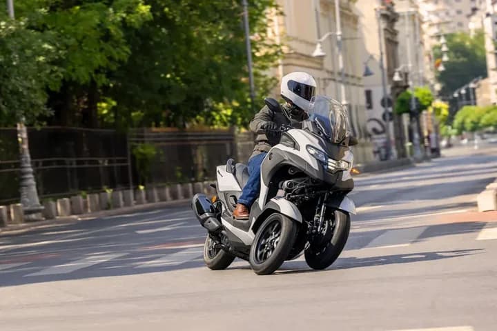 Yamaha Xmax Ada yang Tiga Roda, Punya Airbag Harga Rp170 Jutaan