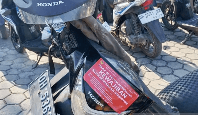 Penampakan Stiker Penunggak Pajak Kendaraan, Dilarang Isi BBM!