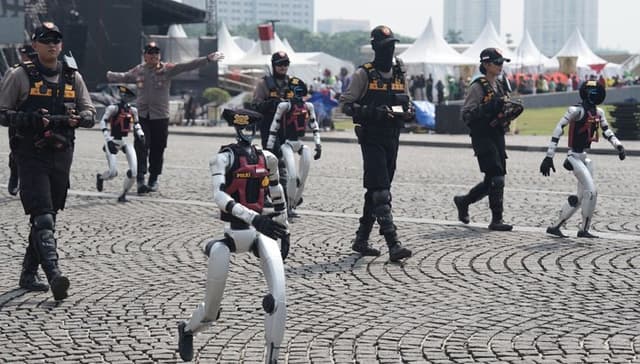 Aksi Skuad Robot Polri di Monas, Jago Lari Hingga Deteksi Bahaya