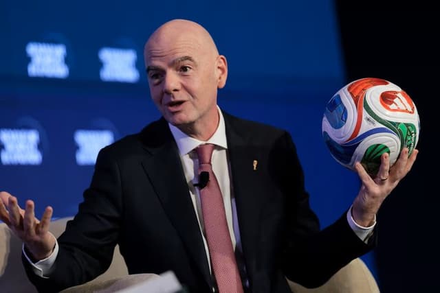 Kena Amuk Fans Bola, Presiden FIFA    Nonaktifkan Komentar Instagram