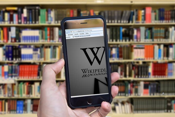 Komdigi Kembali Tegur Wikipedia, Warning Terakhir Sebelum Diblokir