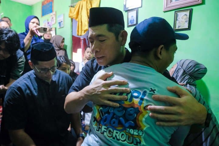 CEO Grab Sambangi Rumah Ojol yang Tewas di Makassar, Serahkan Santunan