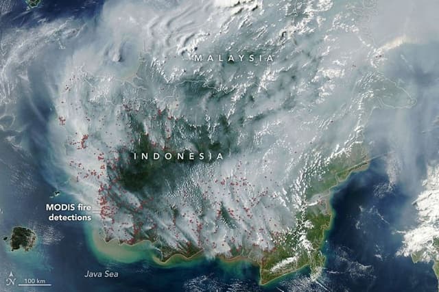 NASA Sorot Kepulan Asap Karhutla di Langit Indonesia, Netizen Bereaksi
