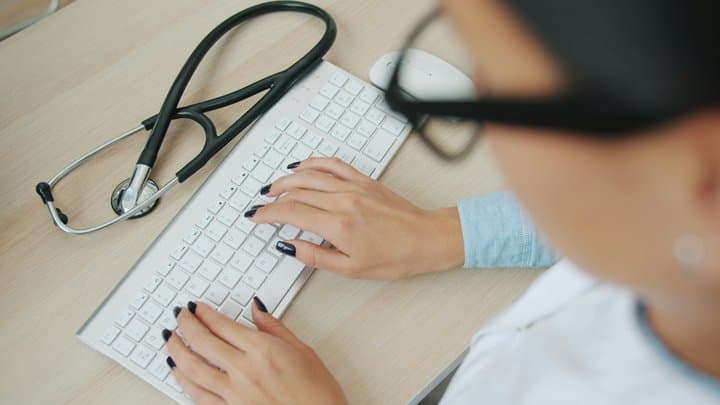 Kesehatan di Era Digital: Tak Perlu Antre, Hasil Lab Bisa Dicek Online