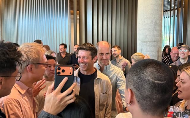 Momen Calon CEO Apple John Ternus Sapa Indonesia Jelang WWDC 2026