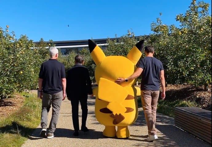 Pikachu Nongkrong di Apple Park, Ketemu Tim Cook dan John Ternus