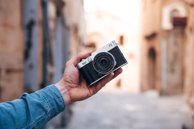 Duet Fujifilm X-E5 &amp; Lensa Kit Terbaru, Segini Harganya di Indonesia